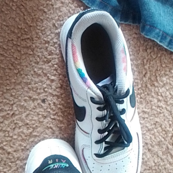 Nikes - Picture 2 of 5